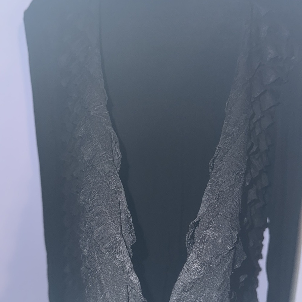 Studio Y Ruffle Shawl 🐦‍⬛ - Picture 4 of 6